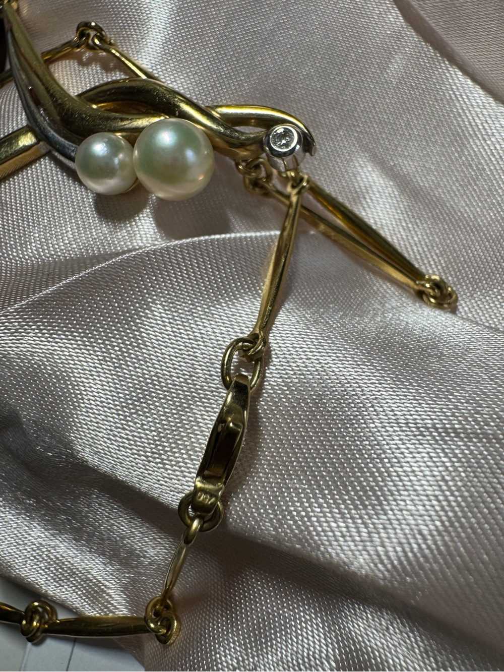 Elegant Gold and Silver Necklace with Pearl Accents - Picture 9 of 9
